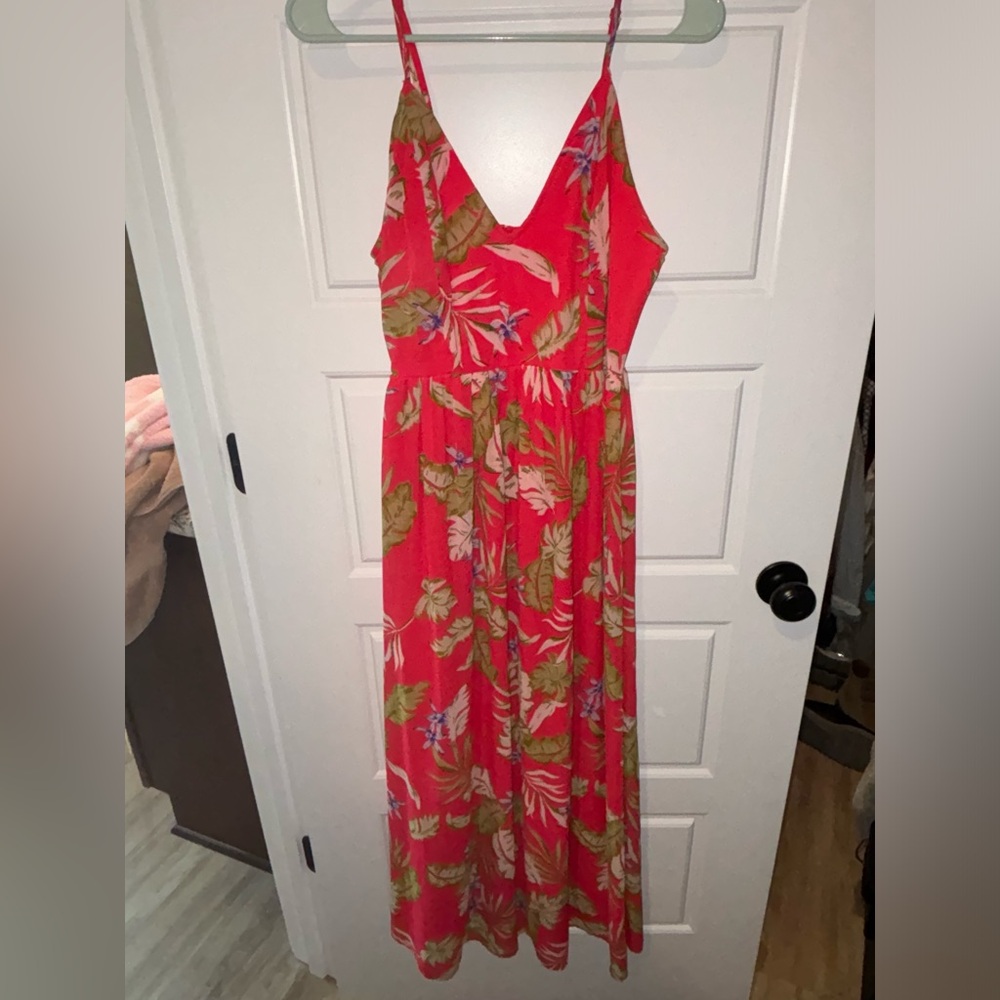 Women’s floral maxi dress. Size medium.